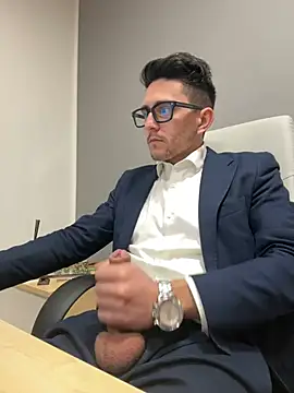 Snapshot of masterboss_ chatting on January 24, 12:52 pm masterboss  online show from January 24, 12:52 pm