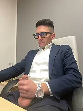 Snapshot of masterboss_ chatting on February 18, 1:00 pm masterboss  online show from February 18, 1:00 pm