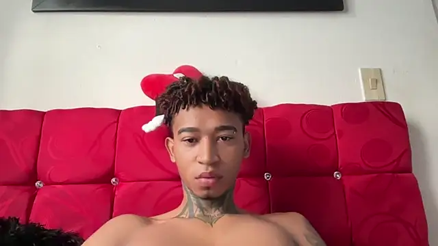 Snapshot of sexy_blacks_ chatting on October 17, 12:31 pm sexy blacks  online show from October 17, 12:31 pm