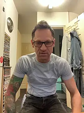 Snapshot of Yourhotboy_42 chatting on February 8, 3:53 pm Yourhotboy 42 online show from February 8, 3:53 pm