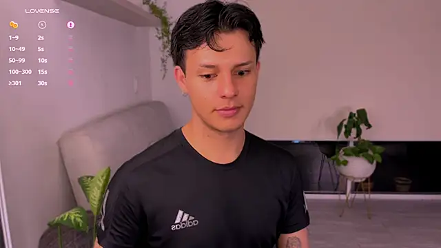 Snapshot of Alexxblue chatting on October 30, 2:24 am Alexxblue online show from October 30, 2:24 am