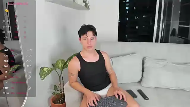 Snapshot of Alexxblue chatting on December 5, 12:19 am Alexxblue online show from December 5, 12:19 am