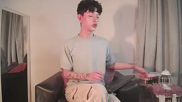 lyamthommpson online show from February 9, 4:36 am