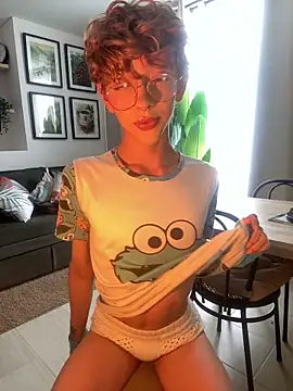 lyamthommpson online show from November 28, 8:11 pm