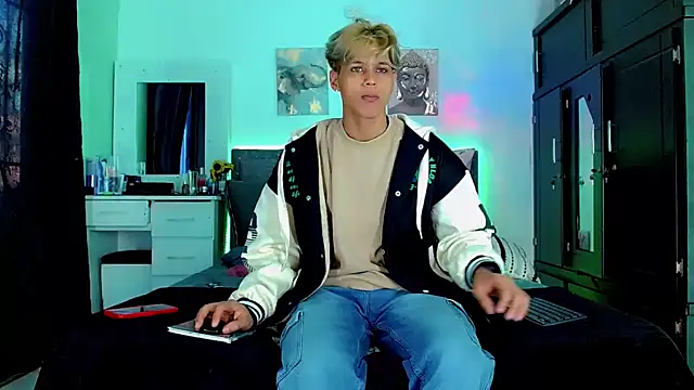 Liamscott  online show from September 20, 9:26 pm