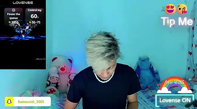 Liamscott  online show from December 3, 3:51 am