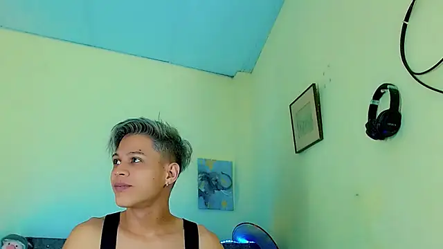 Liamscott  online show from March 29, 11:27 pm