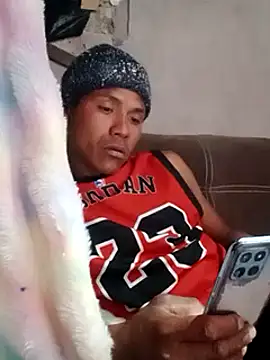 Snapshot of Moreno1813 chatting on March 10, 5:22 am Moreno1813 online show from March 10, 5:22 am