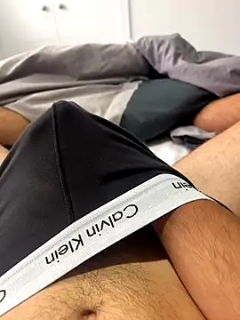 Snapshot of h0rnyguy001 chatting on September 17, 8:15 am h0rnyguy001 online show from September 17, 8:15 am