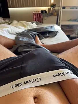 h0rnyguy001 online show from May 4, 12:56 am