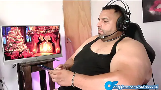 Snapshot of rodrix54 chatting on December 17, 10:32 pm rodrix54 online show from December 17, 10:32 pm