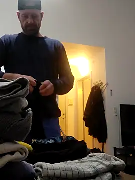 Snapshot of eltoulou chatting on February 2, 10:39 pm eltoulou online show from February 2, 10:39 pm