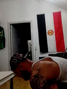 Snapshot of eltoulou chatting on March 2, 1:15 am eltoulou online show from March 2, 1:15 am