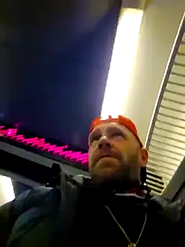 Snapshot of eltoulou chatting on December 15, 2:41 am eltoulou online show from December 15, 2:41 am