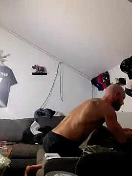 Snapshot of eltoulou chatting on December 8, 6:17 pm eltoulou online show from December 8, 6:17 pm