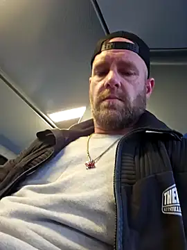 Snapshot of eltoulou chatting on January 3, 2:51 pm eltoulou online show from January 3, 2:51 pm