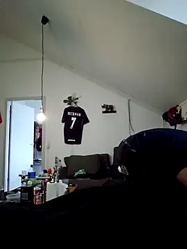 Snapshot of eltoulou chatting on December 9, 1:04 pm eltoulou online show from December 9, 1:04 pm