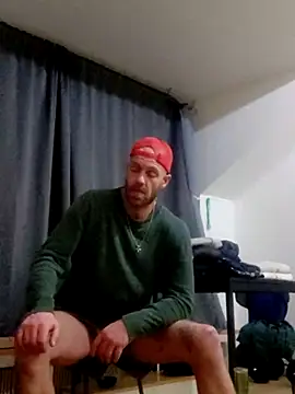 Snapshot of eltoulou chatting on February 17, 11:31 pm eltoulou online show from February 17, 11:31 pm