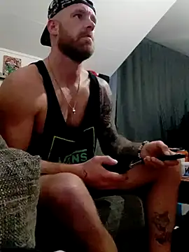 Snapshot of eltoulou chatting on January 7, 4:52 am eltoulou online show from January 7, 4:52 am