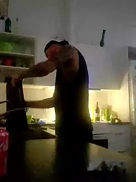 Snapshot of eltoulou chatting on December 16, 11:18 pm eltoulou online show from December 16, 11:18 pm