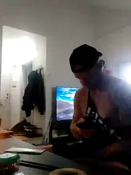 Snapshot of eltoulou chatting on December 19, 11:57 pm eltoulou online show from December 19, 11:57 pm