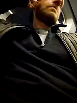 Snapshot of eltoulou chatting on December 28, 5:14 pm eltoulou online show from December 28, 5:14 pm