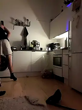 Snapshot of eltoulou chatting on February 17, 1:15 am eltoulou online show from February 17, 1:15 am