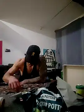 Snapshot of eltoulou chatting on March 18, 2:51 am eltoulou online show from March 18, 2:51 am