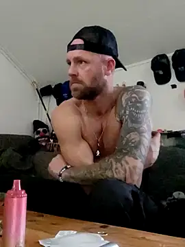 Snapshot of eltoulou chatting on December 11, 1:22 pm eltoulou online show from December 11, 1:22 pm