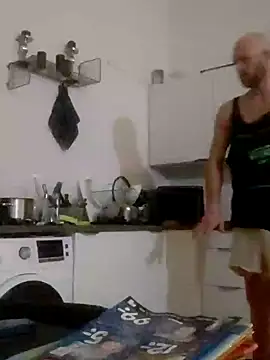 Snapshot of eltoulou chatting on January 31, 10:42 pm eltoulou online show from January 31, 10:42 pm