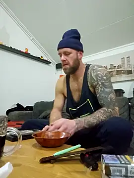 eltoulou online show from December 19, 8:17 pm