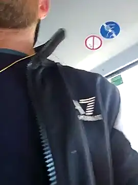 Snapshot of eltoulou chatting on March 6, 3:24 pm eltoulou online show from March 6, 3:24 pm