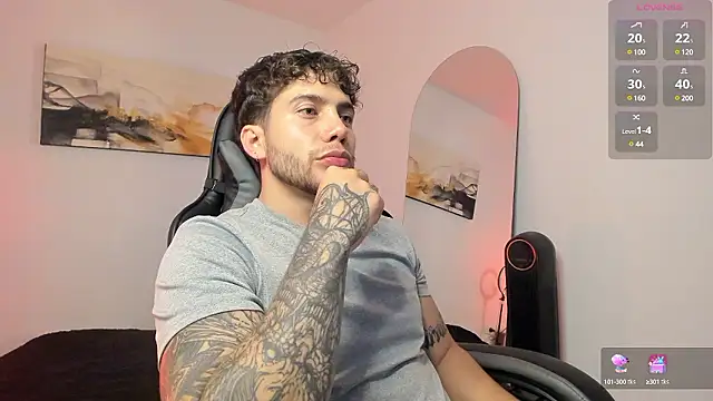 Snapshot of LucianSinclair chatting on December 3, 12:11 am LucianSinclair online show from December 3, 12:11 am