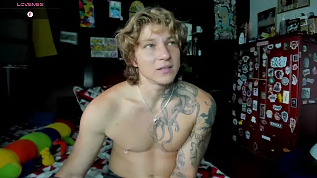 Snapshot of Tom_Krakow chatting on October 27, 7:49 pm Tom Krakow online show from October 27, 7:49 pm