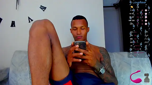 Snapshot of esteveen_ortegas_ chatting on January 23, 7:54 am esteveen ortegas  online show from January 23, 7:54 am