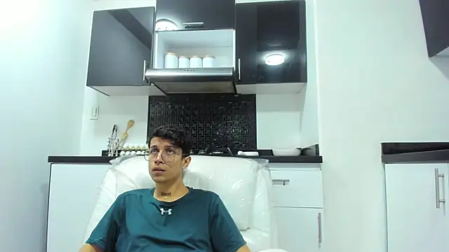 Snapshot of AgarEvans chatting on December 9, 4:56 am AgarEvans online show from December 9, 4:56 am