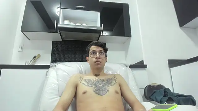 Snapshot of AgarEvans chatting on December 10, 4:02 am AgarEvans online show from December 10, 4:02 am