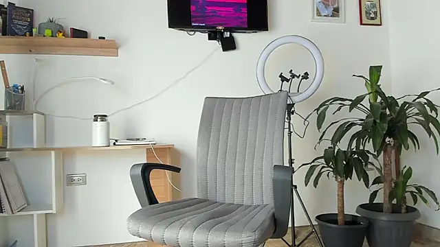 manucute 23  online show from November 6, 5:38 pm