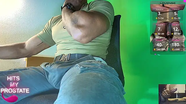 Snapshot of hot_black3 chatting on October 13, 2:12 pm hot black3 online show from October 13, 2:12 pm