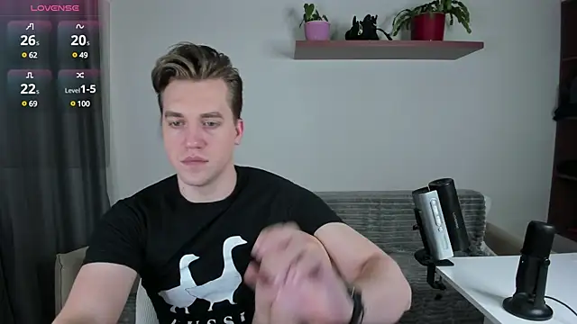 AustinButler online show from December 14, 7:46 pm