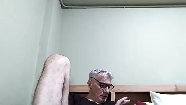 BIGUNCUTHARDCOCK online show from December 4, 11:17 am