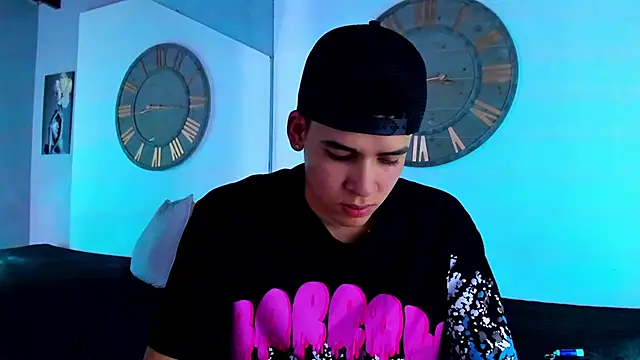 Mike 0233  online show from December 12, 3:43 am