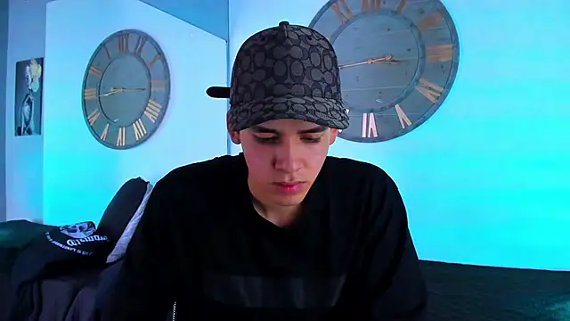 Mike 0233  online show from December 18, 3:58 am