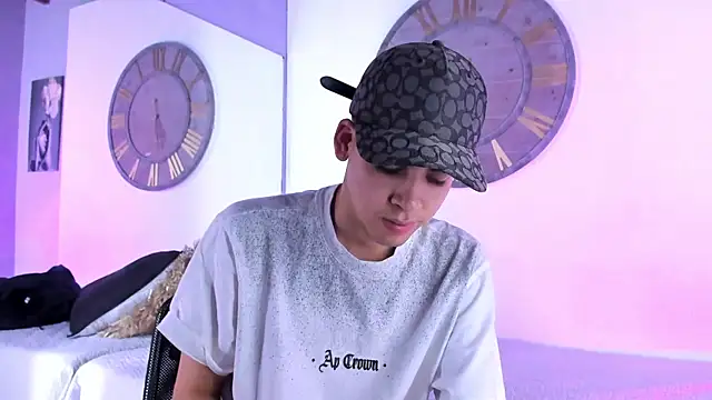 Mike 0233  online show from December 10, 4:24 am