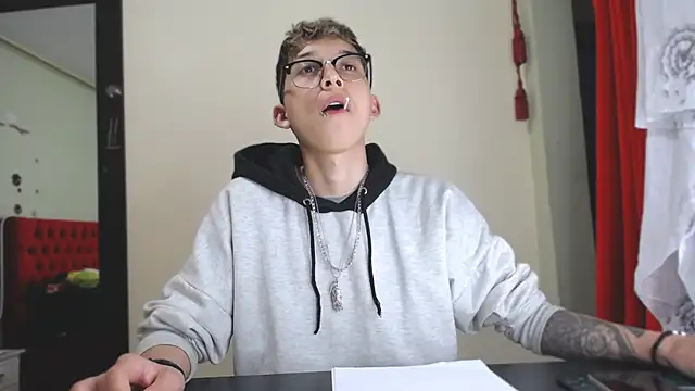 Snapshot of _Thomas_hot_ chatting on December 16, 8:26 pm  Thomas hot  online show from December 16, 8:26 pm