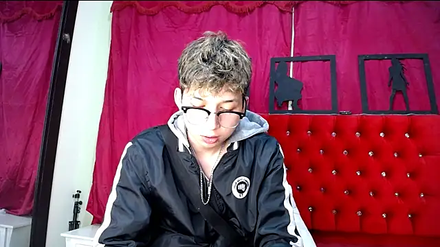 Snapshot of _Thomas_hot_ chatting on February 21, 5:02 am  Thomas hot  online show from February 21, 5:02 am