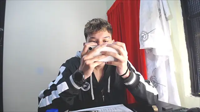 Snapshot of _Thomas_hot_ chatting on January 12, 1:11 am  Thomas hot  online show from January 12, 1:11 am