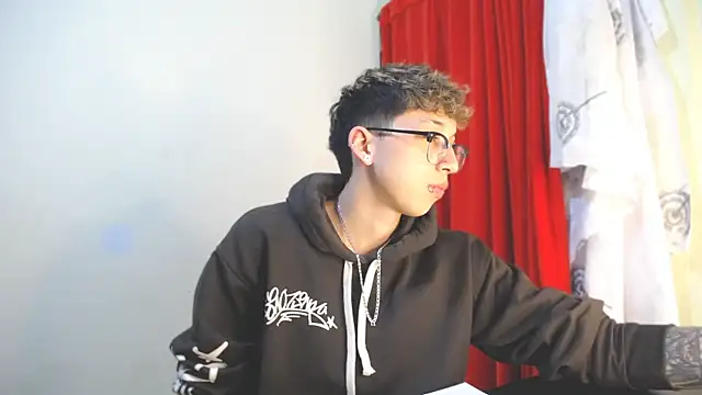 Snapshot of _Thomas_hot_ chatting on January 22, 5:59 pm  Thomas hot  online show from January 22, 5:59 pm