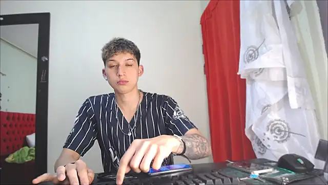 Snapshot of _Thomas_hot_ chatting on December 19, 4:57 pm  Thomas hot  online show from December 19, 4:57 pm