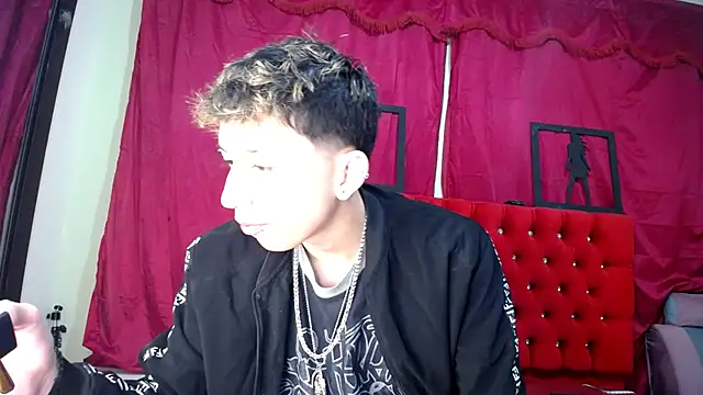 Snapshot of _Thomas_hot_ chatting on March 8, 12:50 pm  Thomas hot  online show from March 8, 12:50 pm